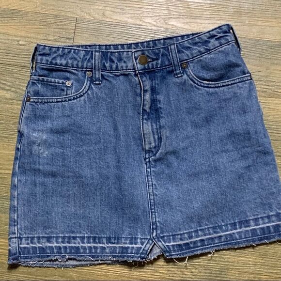 Free People UO Raw Hem Distressed Cut Off Denim 5 Pocket Jean Mini Skirt 2 - Picture 5 of 7